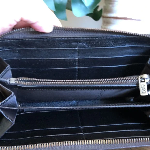 Dolce & Gabbana Leather Continental Wallet - Picture 9 of 11